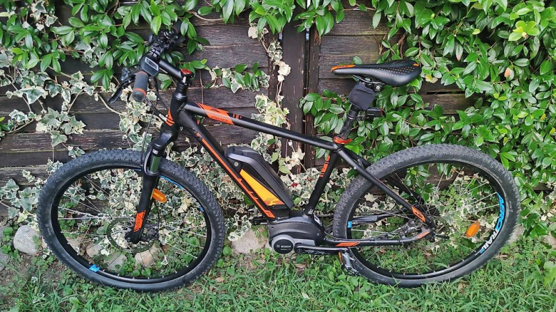 Atemberaubendes KTM E-Mountainbike mit Federung in neuwertigem Zustand, kürzlich gewartet und stets gut gepflegt, mit me
