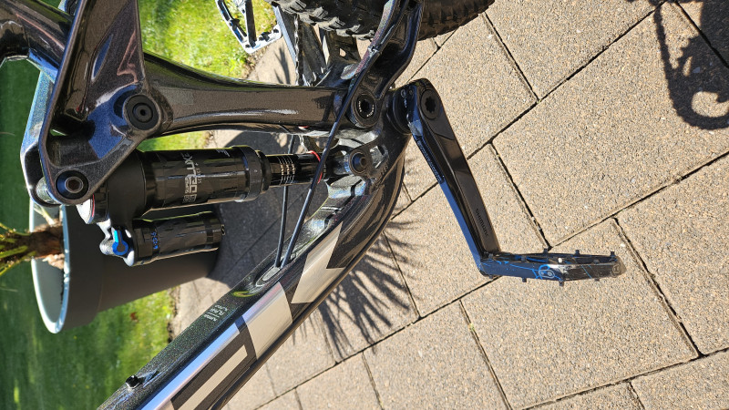 Trek 22 Remedy 8 Dark Prismatic M