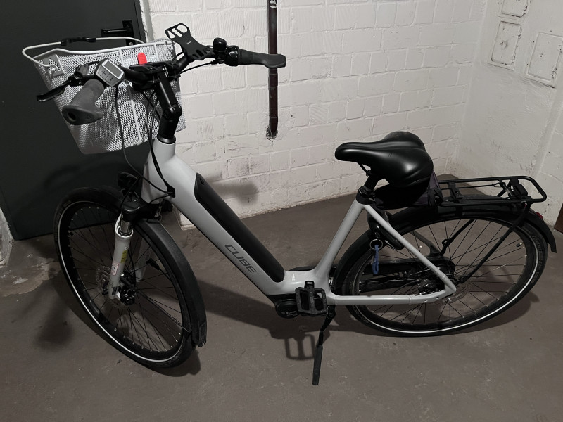 Cube Surpreme Hybrid 400 54 cm Cityrad