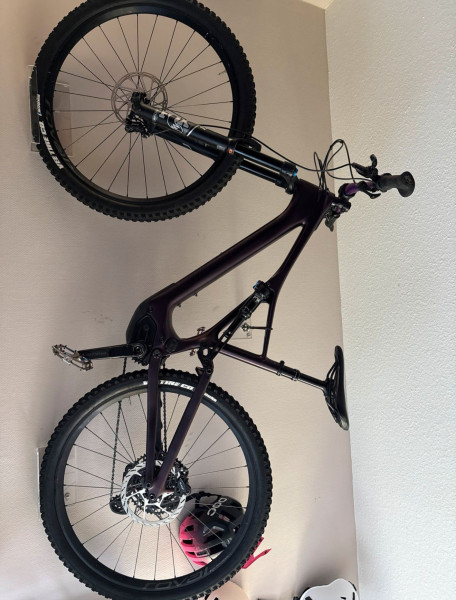 Levo so Carbon Comp  L