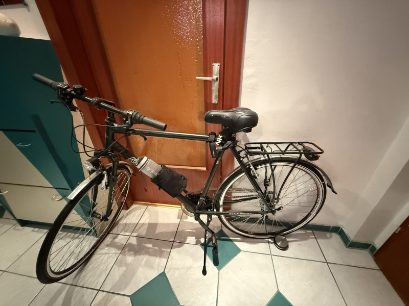 WIEN: Nagelneues Fahrrad zu verkaufen, nie benutzt! Extra orthopädischer Komfortsitz, Wasserflasche Behälter, Pumpe und 