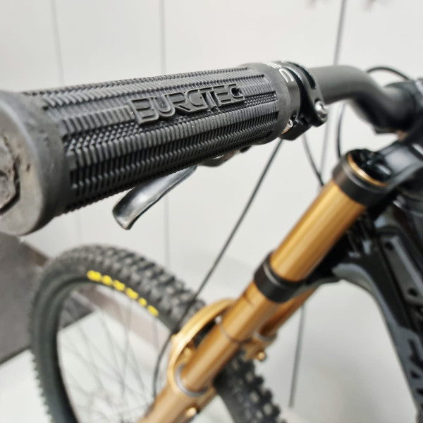 Santa Cruz V10 X 01