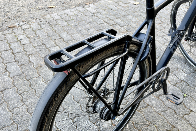Rose Black Lava 2, 21", 11-Gang-Alfine, Riemenantrieb: Alltagsrad in edler Optik im mattschwarzen Design
