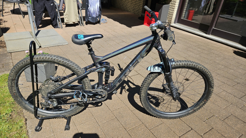 Trek 22 Remedy 8 Dark Prismatic M