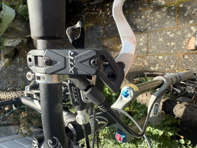 Lange nicht genutztes MTB Red Bull Factory