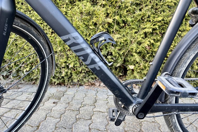Rose Black Lava 2, 21", 11-Gang-Alfine, Riemenantrieb: Alltagsrad in edler Optik im mattschwarzen Design