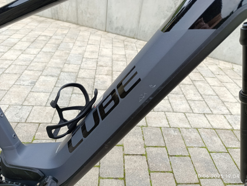 Cube Reaction Hybrid SLT 750