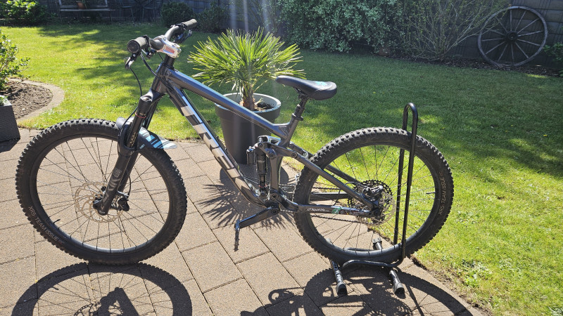 Trek 22 Remedy 8 Dark Prismatic M