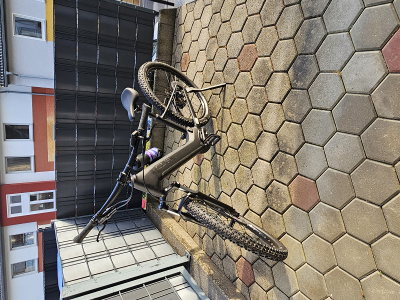 Cube Reaction Hybrid One 800 Blackline