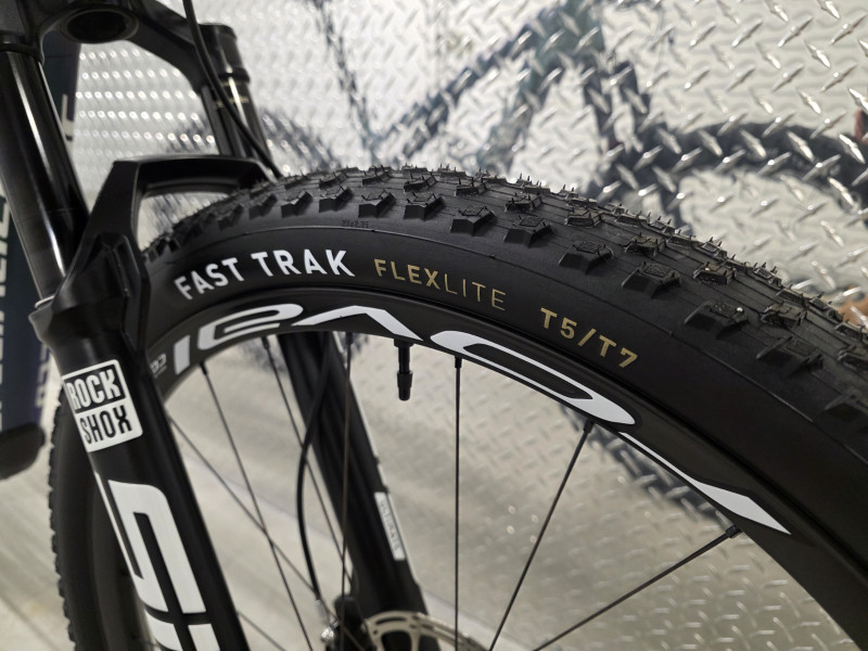 2025 Specialized Epic 8 Pro Medium