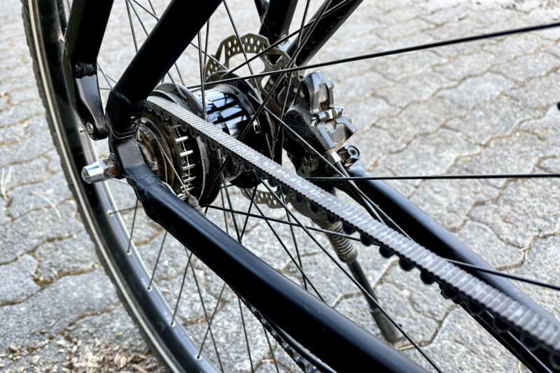 Rose Black Lava 2, 21", 11-Gang-Alfine, Riemenantrieb: Alltagsrad in edler Optik im mattschwarzen Design